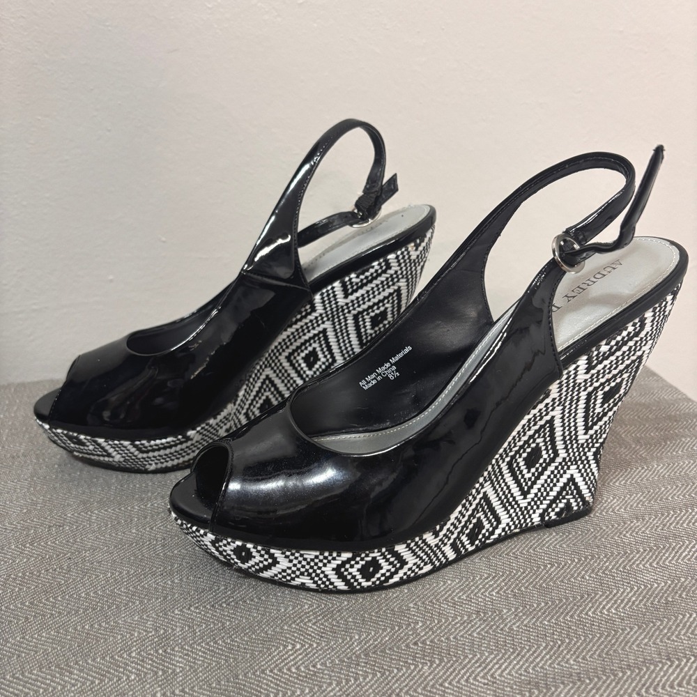 Audrey Brooke Wedge Sandals Womens 8.5 Black Patent Geometric Slingback Peep Toe